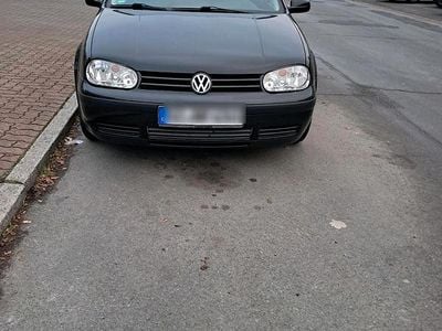 Schwarz Gebraucht 2003 VW Golf IV Kleinwagen | 2.300 € (Fairer Preis)