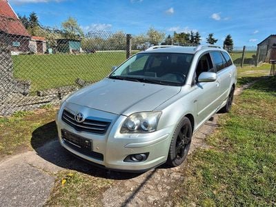 Usata Toyota Avensis 176 CV (129 kW) 2006 Andere farben Station wagon
