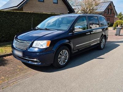 Second-hand Chrysler Voyager Limited 287 CP (211 kW) 2014 Albastru Monovolum