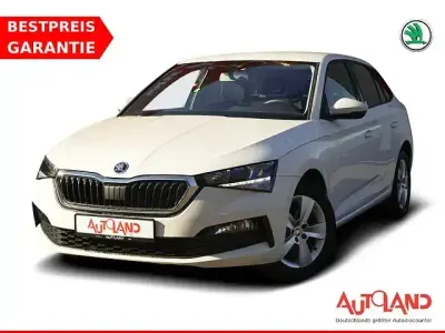 Gebraucht Skoda Scala Active 95 PS (69 kW) 2019 Weiß Kleinwagen