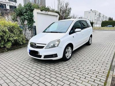 Weiß Gebraucht 2008 Opel Zafira Van / Kleinbus | 990 € (Guter Preis)