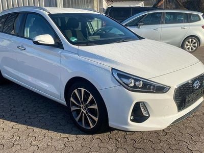 Gebraucht Hyundai i30 140 PS (102 kW) 2017 Polar white Kombi