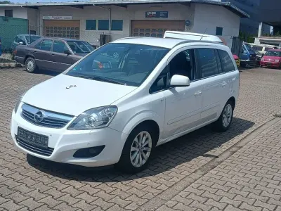 Gebraucht Opel Zafira Family 125 PS (91 kW) 2014 Weiß Van / Kleinbus