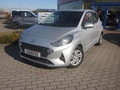 Gebraucht Hyundai i10 Select 67 PS (49 kW) 2021 Sleek silver Kleinwagen