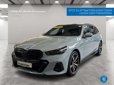 Gebraucht BMW 550e M Sport 489 PS (359 kW) 2025 Grau Kombi