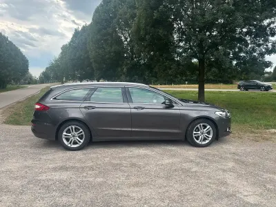 Gebraucht Ford Mondeo Titanium 160 PS (117 kW) 2015 Grau Kombi