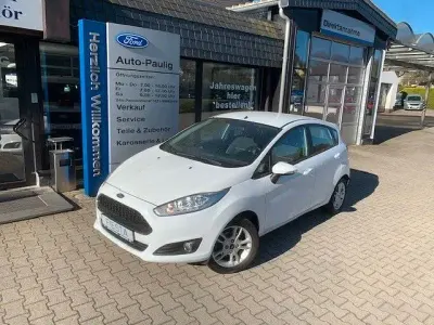 Gebraucht Ford Fiesta 92 PS (67 kW) 2017 Weiß Kleinwagen