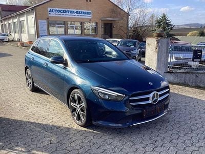 Gebraucht Mercedes B180 136 PS (100 kW) 2019 Blau Van / Kleinbus