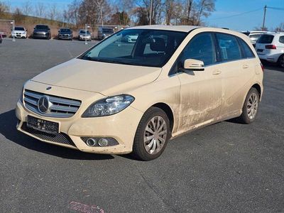 Gebraucht Mercedes B180 109 PS (80 kW) 2013 Gelb Van / Kleinbus