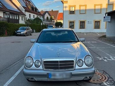 Mercedes E200