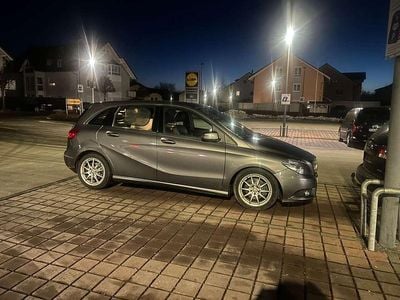 Usata Mercedes B200 136 CV (100 kW) 2014 Grigio Monovolume