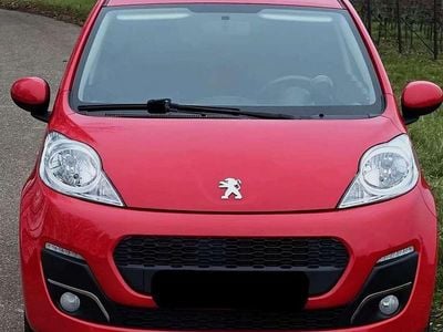 Gebraucht Peugeot 107 Active 68 PS (50 kW) 2012 Rot Kleinwagen