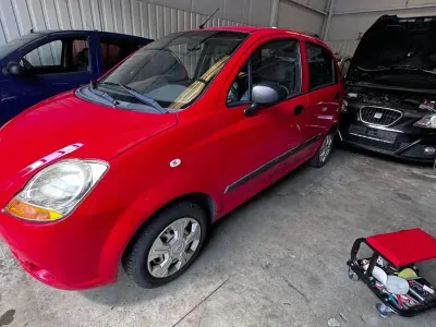 Gebraucht Chevrolet Matiz 52 PS (38 kW) 2010 Rot Kleinwagen
