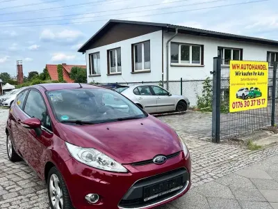 Gebraucht Ford Fiesta Titanium 82 PS (60 kW) 2011 Hot magenta Kleinwagen