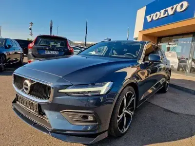 Gebraucht Volvo V60 Momentum 197 PS (144 kW) 2021 Blau Kombi
