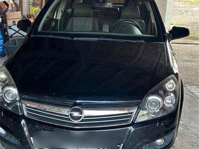 Schwarz Gebraucht 2008 Opel Astra Limousine | 2.800 € (Guter Preis)