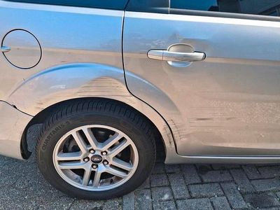 Gebraucht Ford Focus 109 PS (80 kW) 2009 Silber Limousine