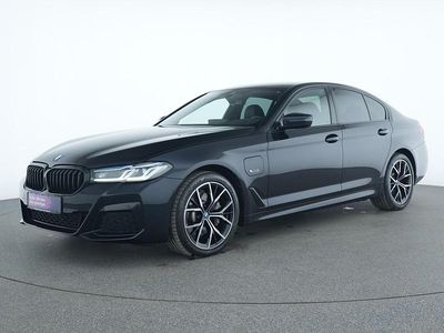 Carbonschwarz Gebraucht 2022 BMW 530e M Sport Limousine | 39.745 € (Fairer Preis)