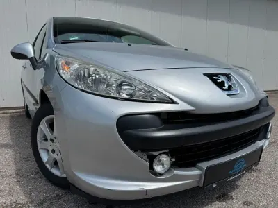Gebraucht Peugeot 207 Urban Move 95 PS (69 kW) 2009 Lackierung aluminiumgrau/meta Limousine