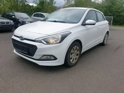 Gebraucht Hyundai i20 75 PS (55 kW) 2018 Weiß Kleinwagen