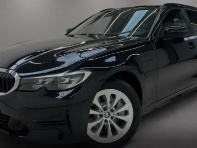 Gebraucht BMW 330e Advantage 184 PS (135 kW) 2021 Schwarz Kombi
