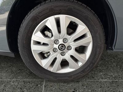 Grau Gebraucht 2024 Nissan Primastar Tekna Van / Kleinbus | 34.390 € (Fairer Preis)