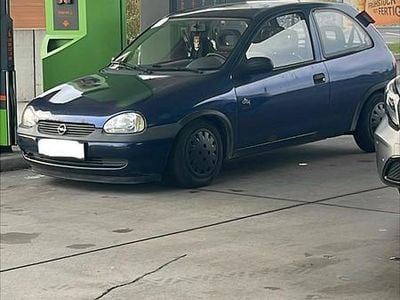 Blau Gebraucht 1997 Opel Corsa Kleinwagen | 1.600 € (Fairer Preis)