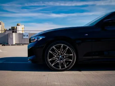 Gebraucht BMW 320 Performance 190 PS (139 kW) 2024 Schwarz Limousine