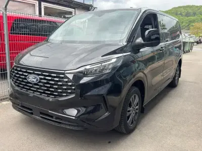 Używany Ford Tourneo Titanium 136 KM (100 kW) 2025 Czarny Minivan