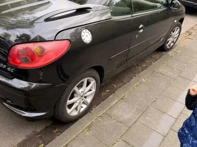 Gebraucht Peugeot 206 CC 109 PS (80 kW) 2004 Schwarz Cabrio
