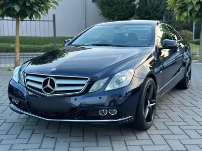 Gebraucht Mercedes E350 265 PS (194 kW) 2011 Blau Coupé