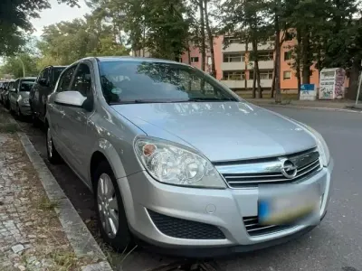 Gebraucht Opel Astra 116 PS (85 kW) 2008 Silber Limousine
