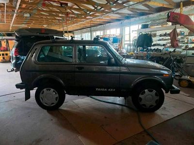 Gebraucht Lada Taiga 83 PS (61 kW) 2016 Grün SUV