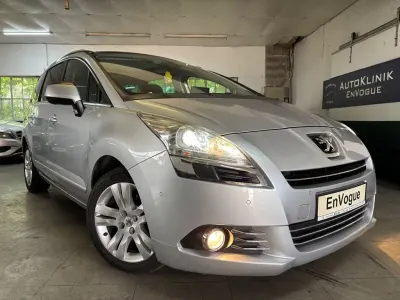 Gebraucht Peugeot 5008 Platinum 150 PS (110 kW) 2011 Silber Van / Kleinbus