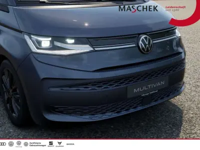 Gebraucht VW Multivan Life 150 PS (110 kW) 2026 Starlight blue metallic Van / Kleinbus