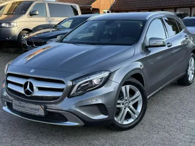 Gebraucht Mercedes GLA250 Urban 211 PS (155 kW) 2015 Mountaingrau  met. SUV