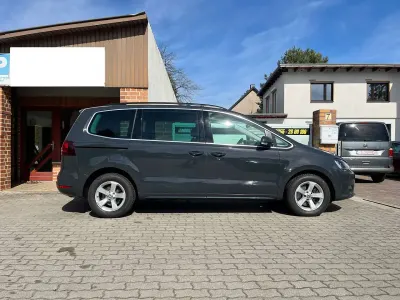 Gebraucht VW Sharan Comfortline 150 PS (110 kW) 2020 Uranograu Van / Kleinbus