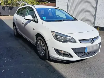 Używany Opel Astra 115 KM (84 kW) 2015 Biały Sedan/Limuzyna