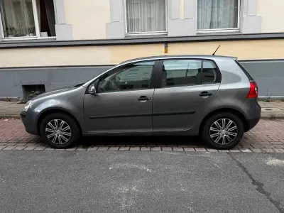 Gebraucht VW Golf V 75 PS (55 kW) 2005 Grau Kleinwagen