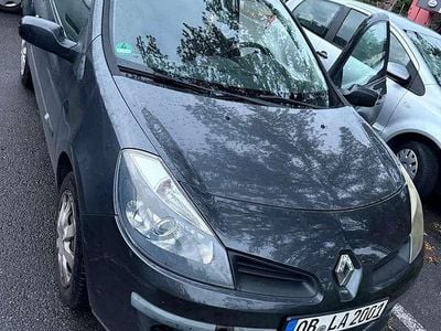 Gebraucht Renault Clio II Privilege 139 PS (102 kW) 2006 Silber Limousine