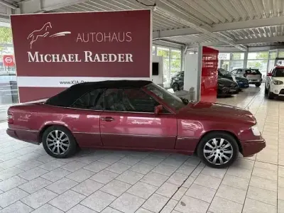 Gebraucht Mercedes 300 220 PS (161 kW) 1992 Almandinrot  metallic Cabrio