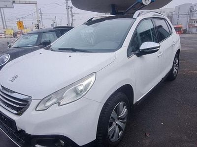 Weiß Gebraucht 2015 Peugeot 2008 Allure SUV | 7.800 € (Guter Preis)