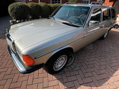 Second-hand Mercedes E230 136 CP (100 kW) 1985 Argintiu Break