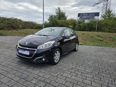 Gebraucht Peugeot 208 Active 82 PS (60 kW) 2017 Schwarz Kleinwagen