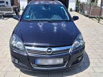 Gebraucht Opel Astra Selection 140 PS (102 kW) 2009 Schwarz Kombi