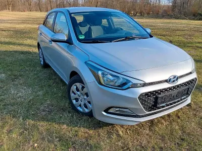 Gebraucht Hyundai i20 Active 84 PS (61 kW) 2015 Grau Limousine