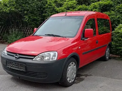 Gebraucht Opel Combo 94 PS (69 kW) 2010 Rot Van / Kleinbus