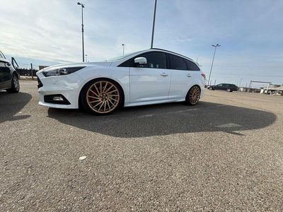Gebraucht Ford Focus ST 250 PS (183 kW) 2016 Weiß Kombi
