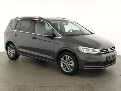 Neu VW Touran Comfortline 150 PS (110 kW) 2026 Delfingrau metallic Van / Kleinbus
