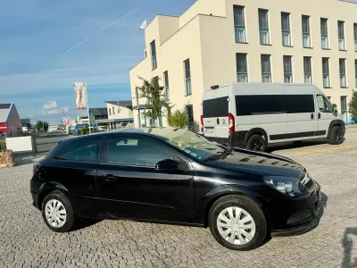 Używany Opel Astra GTC 115 KM (84 kW) 2007 Czarny Sedan/Limuzyna